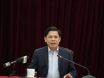 Bộ trưởng Nguyễn Văn Thể đề xuất mất bằng lái xe sẽ phải thi lại. Ảnh: Mai Hà