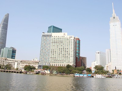 Việc siết cấp phép dự án mới tại trung tâm là một trong những nguyên nhân khiến dòng vốn vào bất động sản TP.HCM sụt giảm. Ảnh: Gia Huy 