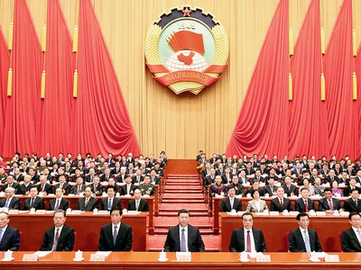 Tổng Bí thư, Chủ tịch nước Trung Quốc Tập Cận Bình và các đồng chí Lãnh đạo Đảng và nhà nước tham dự phiên họp bế mạc kỳ họp thứ 2, Quốc Hội Trung Quốc khóa XIII. Nguồn ảnh: CRI