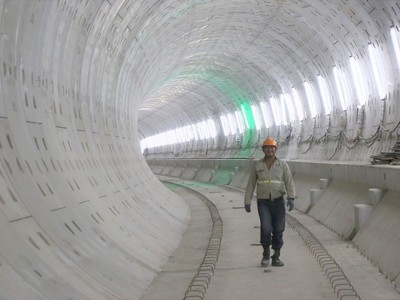 Tuyến metro số 1 đang trong giai đoạn hoàn thiện đường hầm.