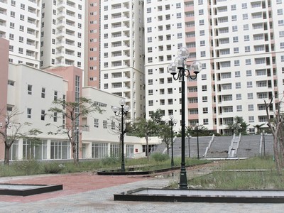 Hơn 12.000 căn hộ tái định cư trong khu quy hoạch 38,4 ha (quận 2) bị bỏ không nhiều năm nay. Ảnh: Trọng Tín