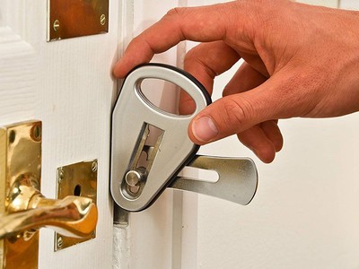 Khóa cửa tạm thời ngăn chặn người khác mở cửa khi bạn không muốn
