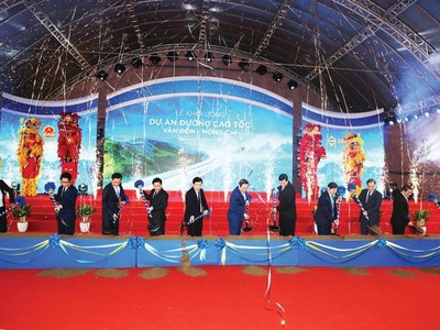 Khởi công Dự án Đường cao tốc Vân Đồn - Móng Cái (Quảng Ninh), với vốn đầu tư 11.195 tỷ đồng. Ảnh: Thanh Sơn