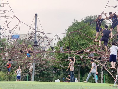 Công viên Cầu Giấy là chỗ vui chơi của đông đảo người dân, học sinh quận Cầu Giấy và các khu vực lân cận