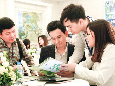 Mua nhà hiện nay không còn là vấn đề quá khó đối với nhiều người trẻ 