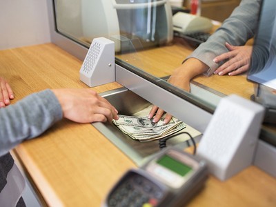 Kiểm soát dòng tiền vào bất động sản cần có lộ trình phù hợp. Ảnh: Shutterstock