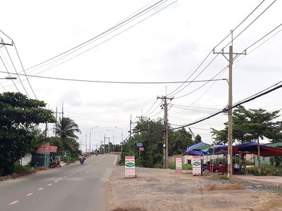 Các sàn môi giới tự phát và các môi giới tay ngang khiến thị trường bất động sản nhiều nơi bất ổn. Ảnh: Việt Dũng