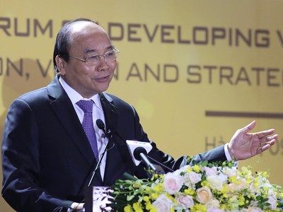 Thủ tướng Nguyễn Xuân Phúc phát biểu chỉ đạo tại Diễn đàn quốc gia Phát triển Doanh nghiệp công nghệ Việt Nam. Ảnh: Vnexpress.net