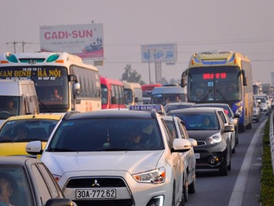 Ùn tắc giao thông xảy ra thường xuyên tại nút giao Pháp Vân.