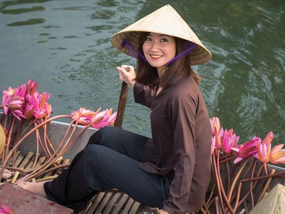 Sinh cùng “năm tháng ngày giờ”: Vận, mệnh cuộc đời có giống?