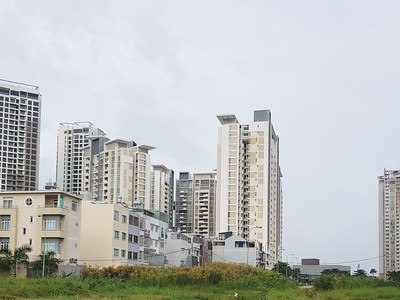 Gặp khó trong thủ tục triển khai dự án mới, nhiều doanh nghiệp địa ốc TP.HCM nhắm tới các dự án "đắp chiếu" đã hoàn thành thủ tục pháp lý để mua lại