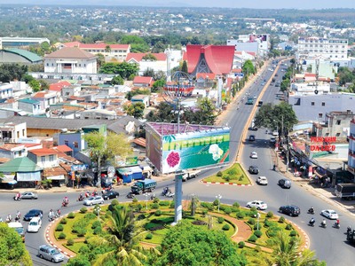 Đắk Lắk nằm ở trung tâm vùng Tây Nguyên có nhiều lợi thế về vị trí để phát triển kinh tế
