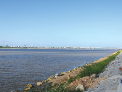 Bên cạnh mặt tiền biển, sông Ba chảy qua TP. Tuy Hòa đang là điểm nhấn quy hoạch và lực hút đầu tư các dự án địa ốc