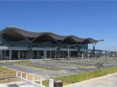 Sân bay quốc tế Cam Ranh liên tục được mở rộng, nâng cấp. Đường băng số 2 sắp được khai thác