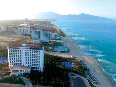 Với bãi biển dài và đẹp, cùng với nhiều khu nghỉ dưỡng đẳng cấp được xây dựng, Bắc bán đảo Cam Ranh được kỳ vọng sẻ trở thành thủ phủ du lịch mới của miền Trung