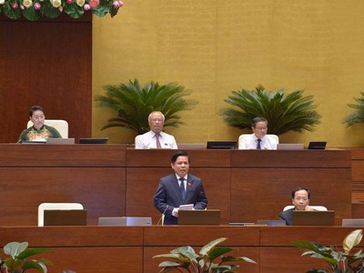 Bộ trưởng Bộ Giao thông - Vận tải Nguyễn Văn Thể trả lời chất vấn các đại biểu Quốc hội ngày 5/6.