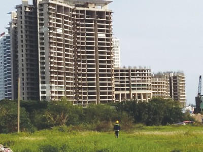 Nhiều dự án vướng thủ tục pháp lý để cấp sổ đỏ dẫn tới việc chủ đầu tư đối mặt với kiện tụng