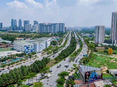 Đại lộ Mai Chí Thọ 12 làn xe giữa trung tâm Thủ Thiêm là tuyến đường tập trung nhiều dự án căn hộ nổi bật của khu Đông Sài Gòn.