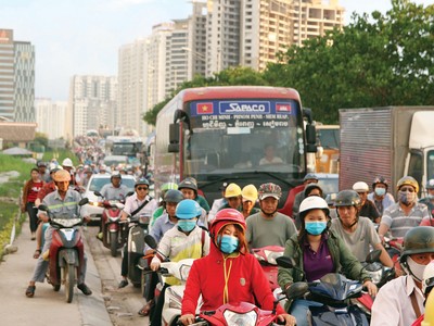 Đường Nguyễn Hữu Thọ, quận 7 trong tình trạng kẹt xe thường xuyên
