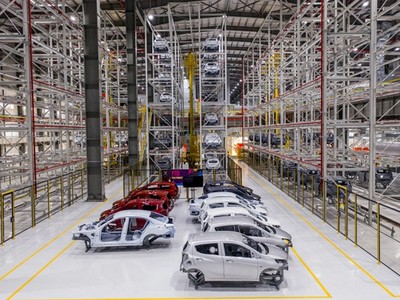 Khám phá xưởng sơn “xanh - sạch - sang - xịn - mịn” nhà máy VinFast