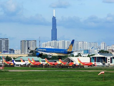 Hiện thị trường hàng không Việt Nam hiện có sự tham gia khai thác của 68 hãng hàng không từ 25 quốc gia và vùng lãnh thổ và 5 hãng hàng không nội địa là Vietnam Airlines, Jetstar Pacific Airlines - JPA, Vasco (Chi nhánh Vietnam Airlines), Vietjet và Bamboo Airways.