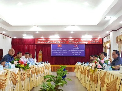 Bộ trưởng Bộ Kế hoạch và Đầu tư Nguyễn Chí Dũng, Chủ tịch Ủy ban Hợp tác Việt - Lào làm việc với ông Vanxay Phengxoumma, Bí thư, Tỉnh trưởng Tỉnh Hủa Phăn.