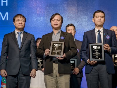 Ông Bùi Quang Anh Vũ, Phó tổng giám đốc Phát Đạt nhận giải thưởng