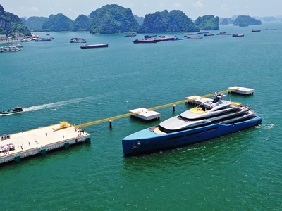 Du thuyền của tỷ phú Anh Joe Lewis ghé thăm Vịnh Hạ Long