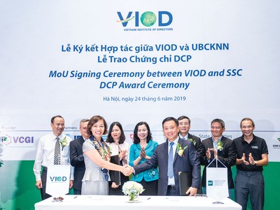 VIOD - tổ chức gồm các chuyên gia hàng đầu về quản trị công ty tại Việt Nam - vừa ký thỏa thuận hợp tác với UBCK nhằm thúc đẩy chất lượng quản trị của các doanh nghiệp đại chúng