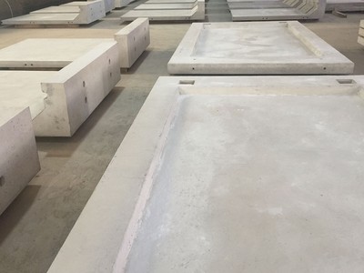 Tấm tường bê tông đúc sẵn có kích thước và trọng lượng lớn, nên khó khăn trong vận chuyển và xây lắp.  