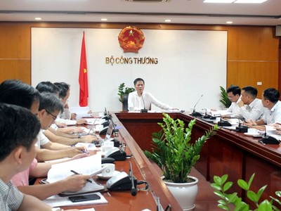 Bộ trưởng Bộ Công Thương Trần Tuấn Anh chủ trì cuộc họp