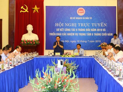 Các vấn đề liên quan đến thúc đẩy giải ngân vốn đầu tư công sẽ được Bộ Kế hoạch và Đầu tư thảo luận trong Hội nghị trực tuyến sơ kết 6 tháng đầu năm và triển khai nhiệm vụ trọng tâm 6 tháng cuối năm 2019 sáng nay, 18/7 .