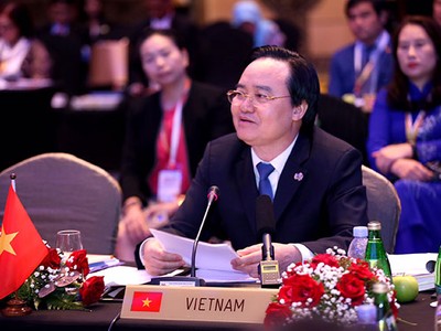 Bộ trưởng Bộ Giáo dục và Đào tạo Phùng Xuân Nhạ phát biểu tại Hội nghị Bộ trưởng giáo dục các nước Đông Nam Á lần thứ 50 được tổ chức tại Malaysia.