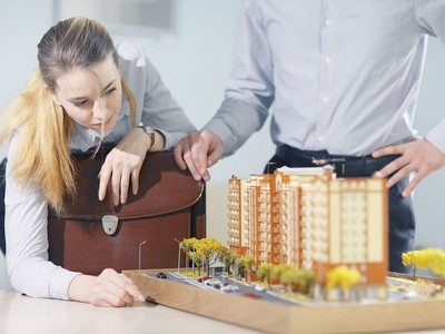 Đánh giá một khu đất tốt cần có nhìn nhận của người có chuyên môn về phong thủy. Ảnh: Shutterstock