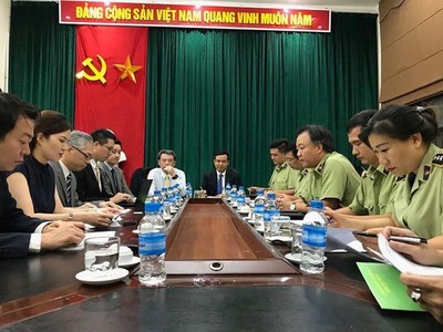 Chưa có mặt ở Việt Nam, Uniqlo đã bị làm giả, làm nhái