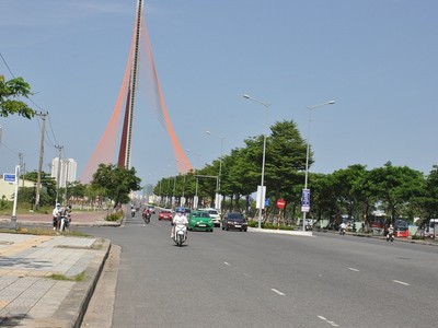 Nút giao thông phía Tây cầu Trần Thị Lý thường xuyên xảy ra kẹt xe.