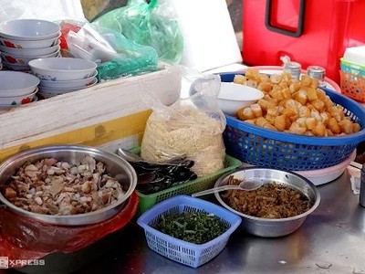 Xe cháo quẩy 20 năm trong ngõ nhỏ Hà Nội