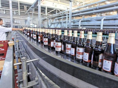 Chậm cổ phần hóa có thể khiến sức hấp dẫn của nhiều doanh nghiệp nhà nước giảm dần. Trong ảnh: Habeco, một thương hiệu chưa cổ phần hóa. Ảnh: Đức Thanh