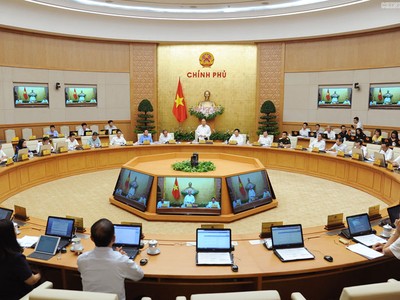 Thủ tướng Nguyễn Xuân Phúc chủ trì họp Chính phủ