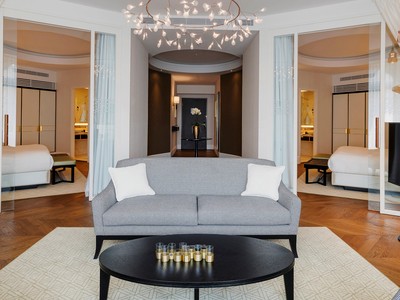 Paris Court: Huy hoàng ngày cũ