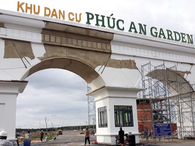 Cổng dự án mang tên Phúc An Garden, nhưng lãnh đạo địa phương khẳng định, không có dự án nào có tên tương tự