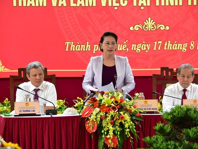 Chủ tịch Quốc hội Nguyễn Thị Kim Ngân làm việc với lãnh đạo tỉnh Thừa Thiên Huế.