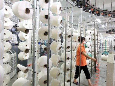 Xơ sợi là một trong những mặt hàng bị kiện chống bán phá giá nhiều nhất. Ảnh: Đức Thanh