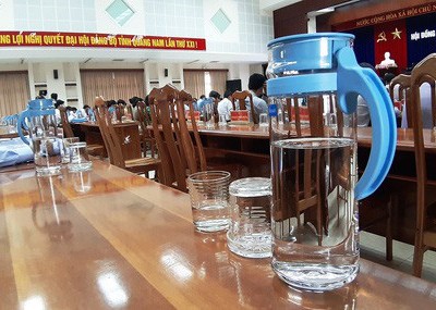 Hà Nội không sử dụng nước uống đóng chai nhựa trong công sở và khi tổ chức các cuộc họp, hội nghị, hội thảo. 