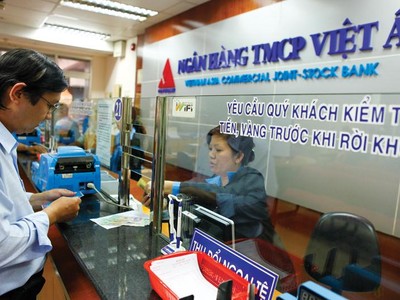 Ngân hàng Việt Á phát hành chứng chỉ tiền gửi kỳ hạn 24 tháng với lãi suất 9,1%. Ảnh: Đức Thanh