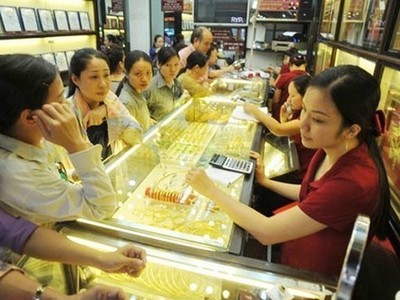  Giới phân tích khuyến nghị cẩn trọng khi "lướt sóng" vàng để tránh rủi ro.