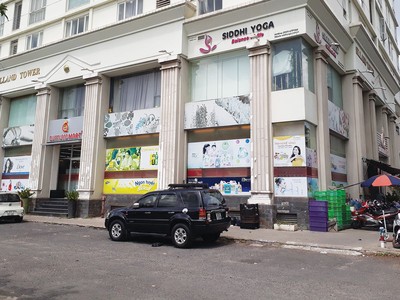 Tầng trệt và tầng lửng được chủ đầu tư bán cho tư nhân để kinh doanh thương mại, dịch vụ