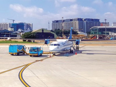 Hiện nay, các đường cất hạ cánh, đường lăn tại cảng hàng không quốc tế Tân Sơn Nhất và Nội Bài đã vượt tần suất khai thác so với thiết kế ban đầu.