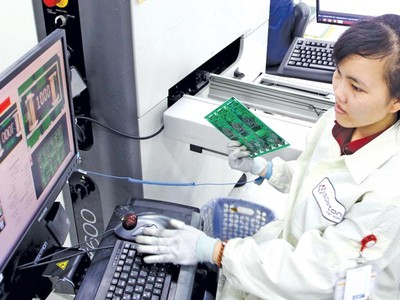 Sản xuất thiết bị điện tử tại Nhà máy Sparton Vietnam. Ảnh: Lê Toàn