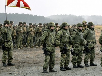 Ngày càng ít thanh niên Nhật Bản nhập ngũ vì đãi ngộ kém hấp dẫn. Ảnh: Kyodo News.